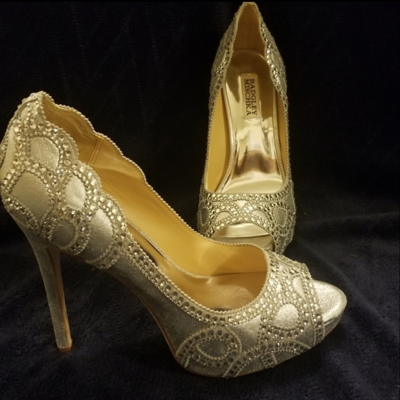 Badgley Mischka Silver Heels (8) - Picture 2 of 4